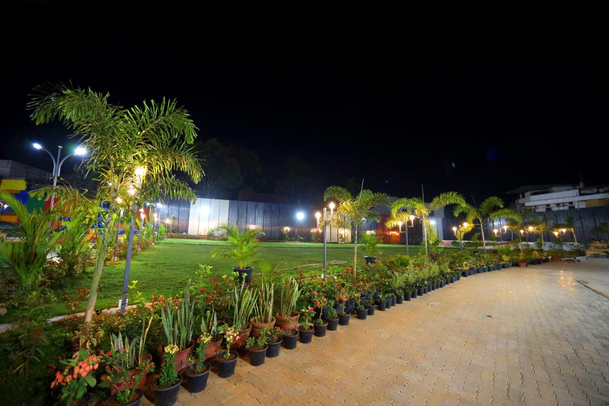 Hotel Temple View Residency Chottanikara Esterno foto
